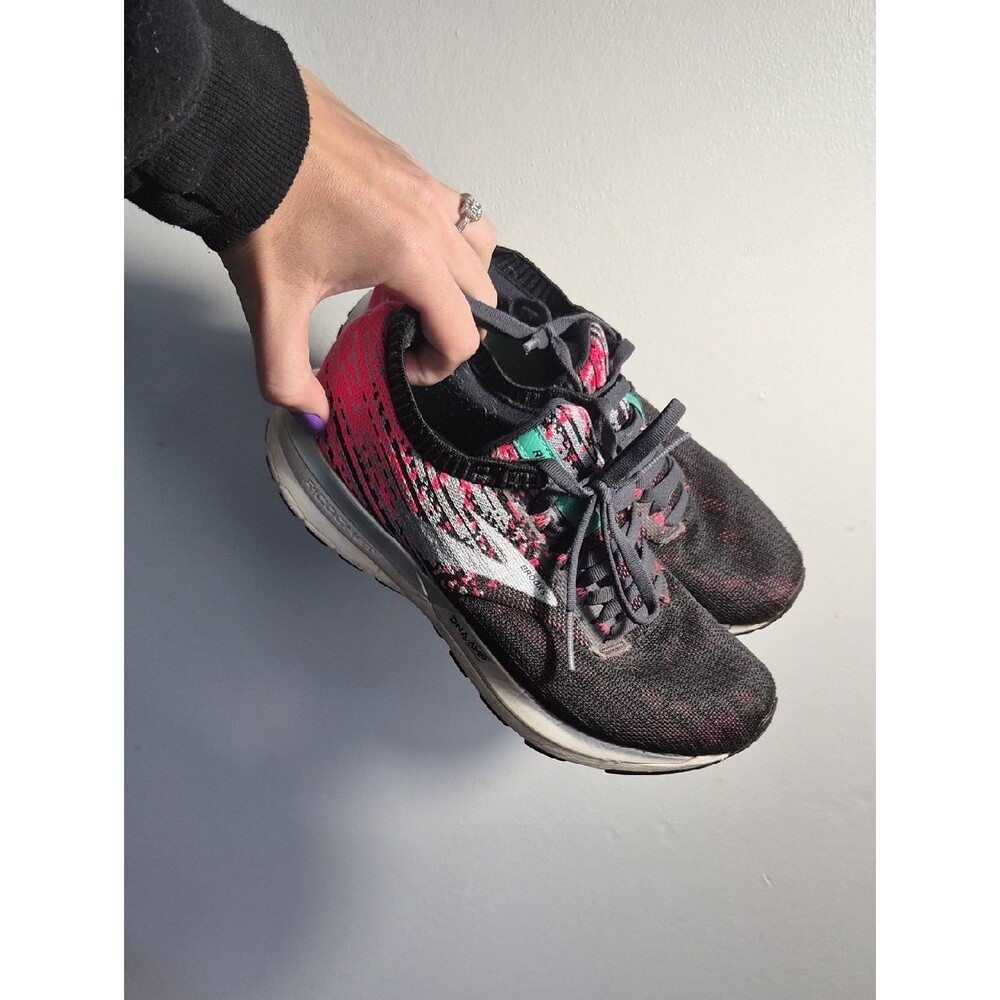 Brooks Women’s Sneakers Size 7 Black & Pink Running Shoes